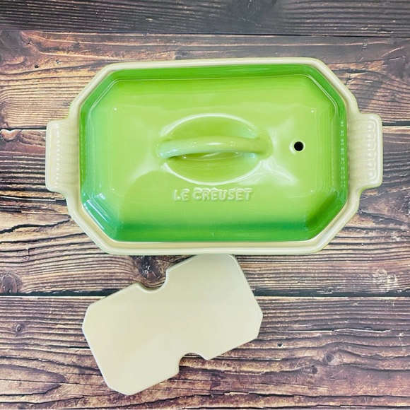 NEW IN BOX Le Creuset Heritage Pate Terrine with Press 24 fl oz. - PALM Green - Picture 3 of 4